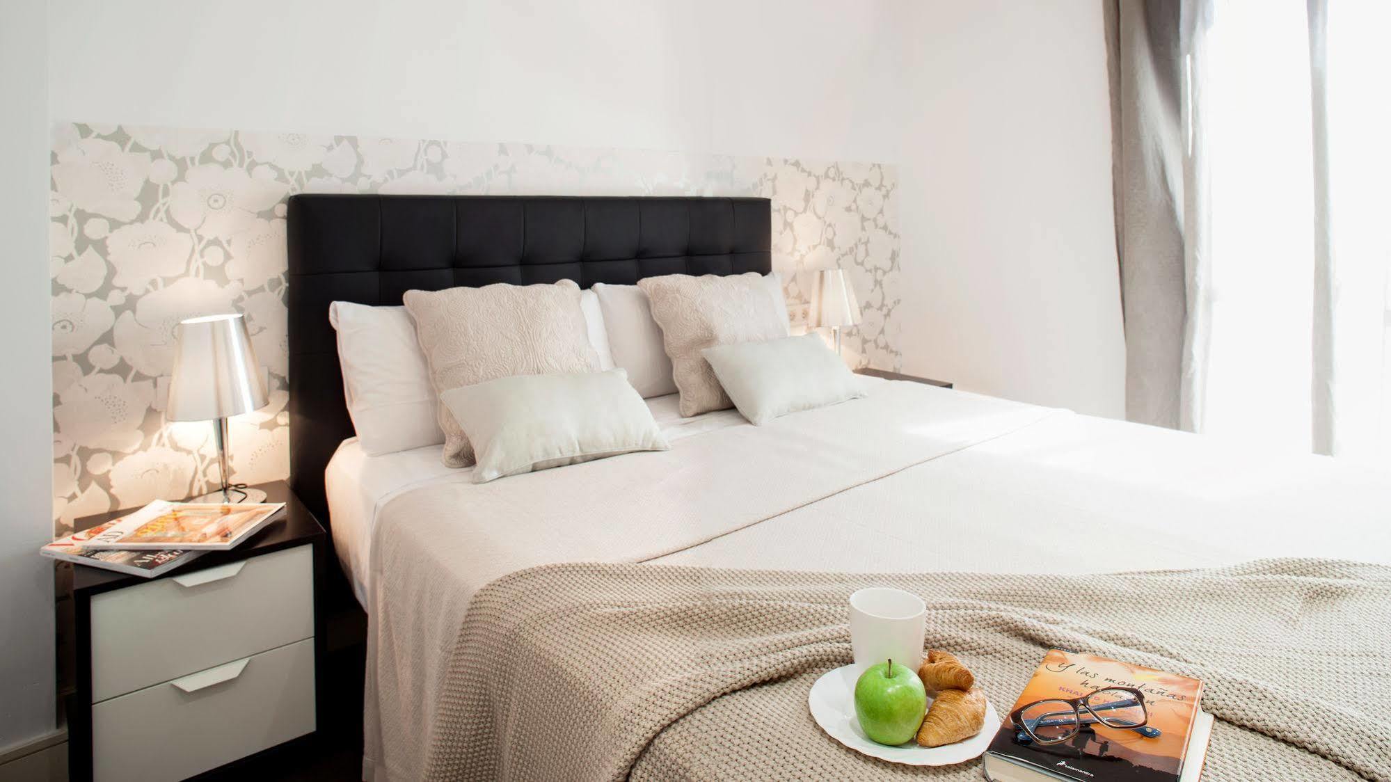 Aspasios Catedral Apartments Барселона Екстериор снимка